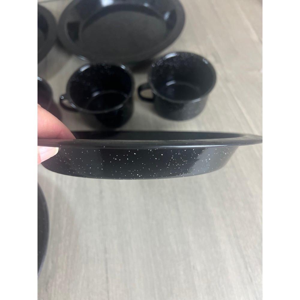 Vintage Black Speckled Enamelware 8 Piece Set 4 Plates 4 Mugs Camping Cabin - Picture 4 of 9